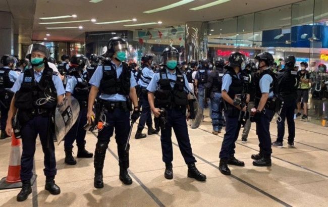 Полиция Гонконга применила слезоточивый газ для разгона демонстрантов