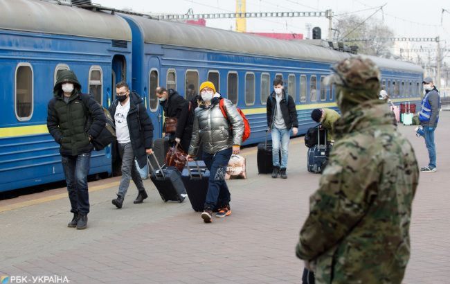 "Укрзализныця" пустила поезда в западные области