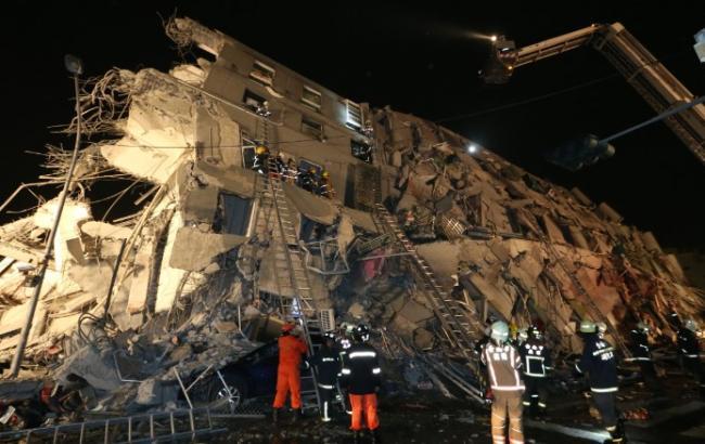 Число жертв мощного землетрясения на Тайване возросло до 94 человек
