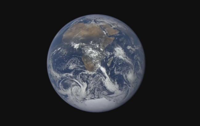 NASA показали Землю с расстояния в полтора миллиона километров