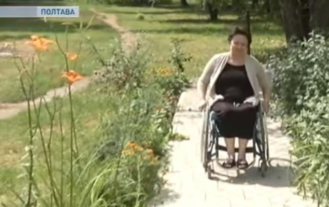 У Полтаві жінку-інваліда оштрафували за встановлення пандуса