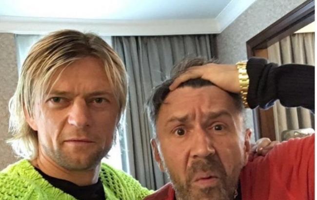 Шнуров сделал селфи с украинским футболистом