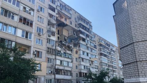 У Києві стався вибух у багатоповерхівці, пошкоджено кілька поверхів