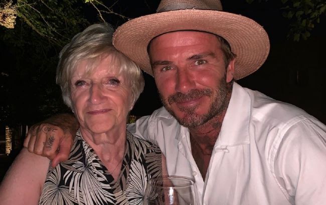 Ідеальний син: Девід Бекхем зворушливо привітав маму з днем народження рідкісними спільними фото