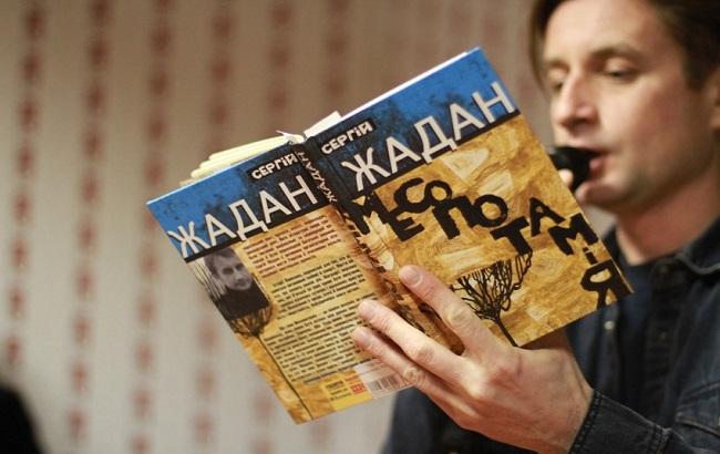 Порошенко вручил Жадану премию "Украинская книга года"