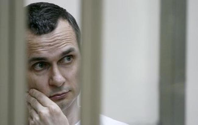 Афанасьєв: "Дружина Сенцова шантажує родину Олега і вимагає грошей"