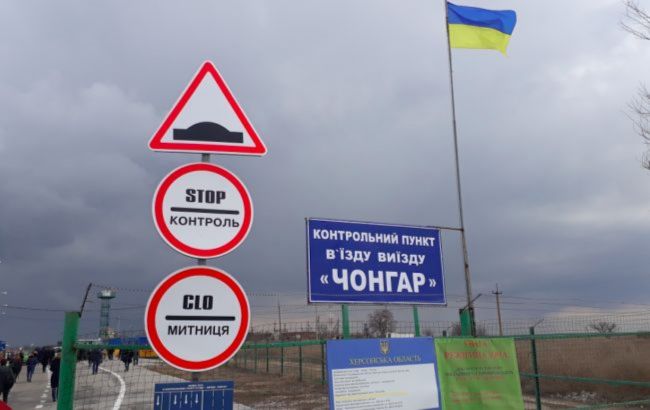 Крымчан начали штрафовать на админгранице за украинский паспорт, - правозащитники