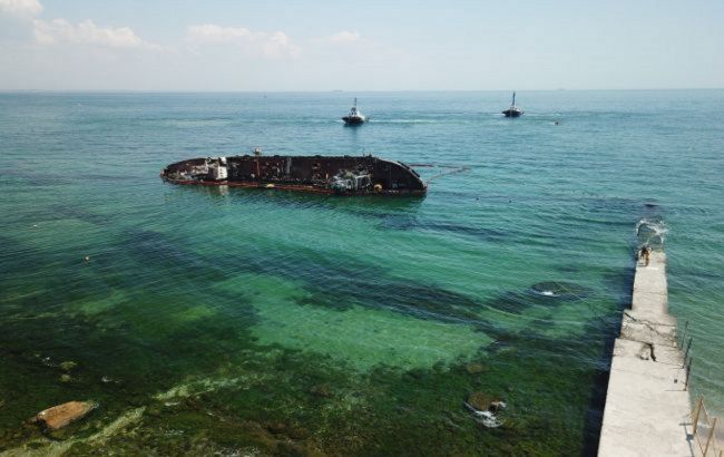 В Одессе произошел масштабный разлив топлива из затонувшего танкера