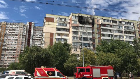 У Києві горить кварира, є загибла