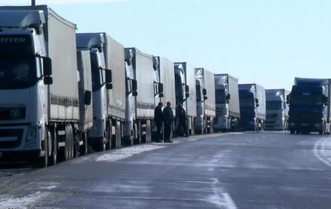 В РФ приостановили движение около 200 украинских грузовиков