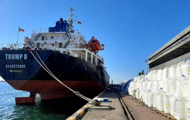 У порту Південний зберігається 10 тисяч тонн селітри
