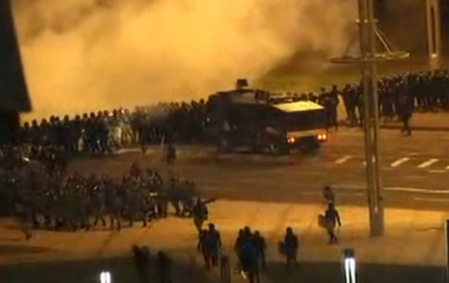 В Минске силовики начали штурм баррикад