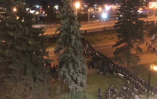 Протесты в Минске: людей вытеснили с площади у стелы