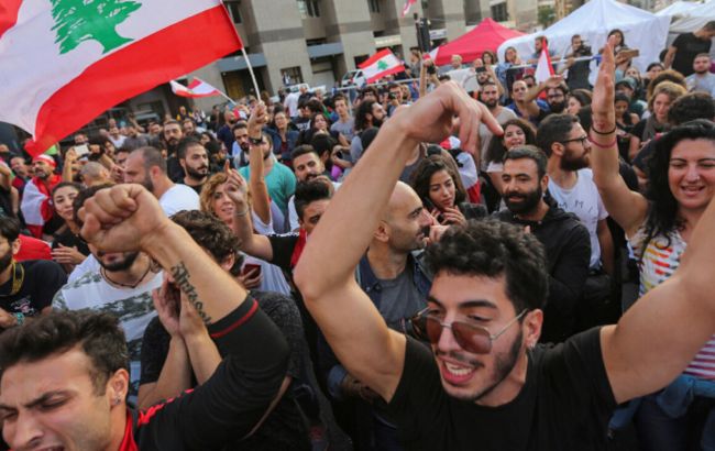 У Бейруті демонстранти спробували підпалити будівлю парламенту