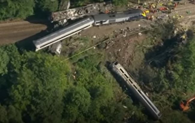 В Шотландии сошел с рельсов пассажирский поезд, 3 погибших и 6 пострадавших