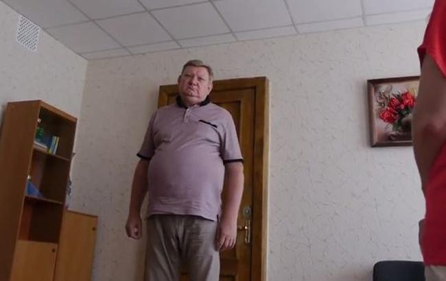 "Не снимать!": на Донбассе мэр пустил в ход руки, запрещая видеосъемку в горсовете