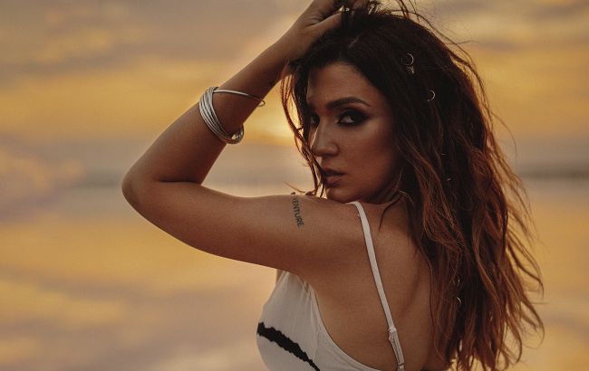 Українська співачка показала спокусливі форми постояльцям готелю (відео)