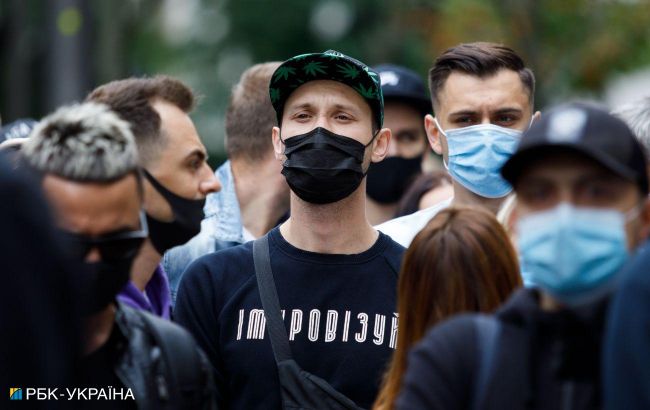 В Украине почти  2100 новых случаев коронавируса за сутки