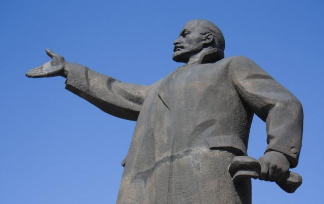 У Харківській області знесли ще три пам'ятника Леніну