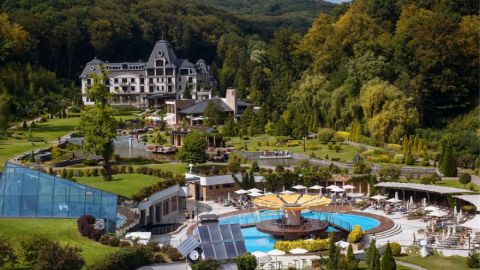 Розкішний відпочинок у Карпатах: скільки коштує відпустка в готелях в оточенні гір