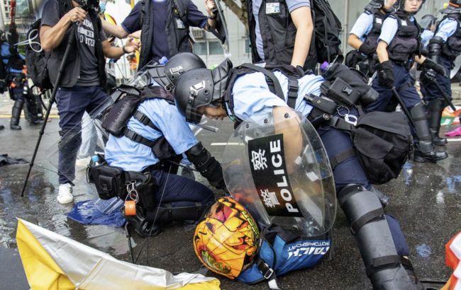 В Гонконге задержали около 90 человек в ходе антиправительственных протестов