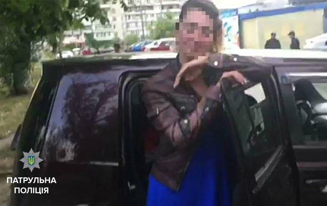 Полиция Киева отстранила от службы патрульную, которую заподозрили в нетрезвом вождении