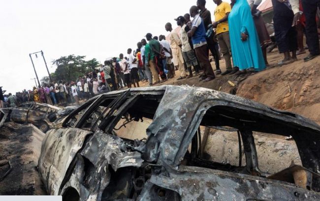 Унаслідок вибуху бензовозу у Нігерії загинули 28 людей