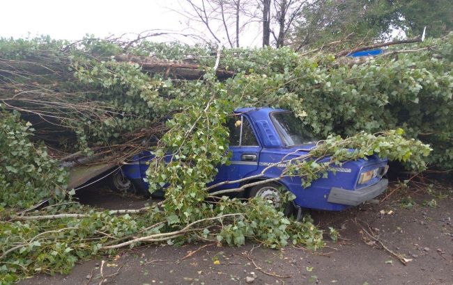В Херсонской области пронесся ураган, повреждены здания