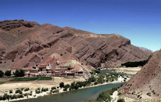 В результаті вибуху в Афганістані загинули 13 людей