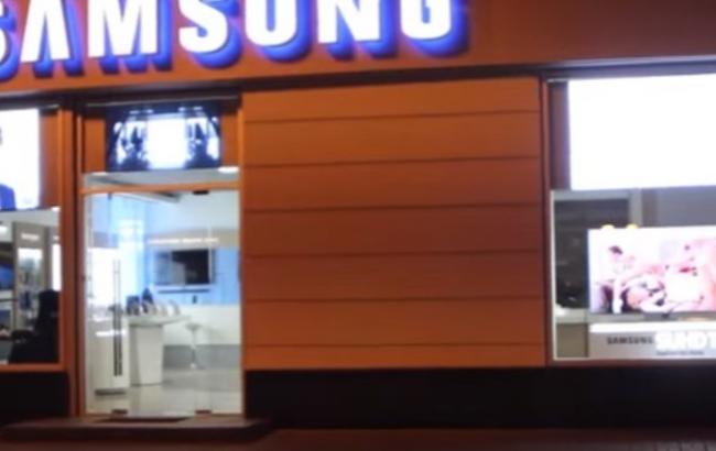 У Києві на Хрещатику транслювали відео "для дорослих"