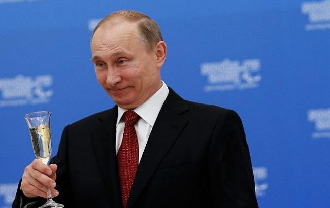 Путин поручил "опытным людям" в Крыму сделать население богаче