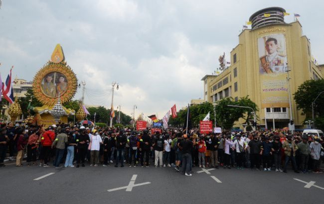В Таиланде полиция применила водометы против демонстрантов