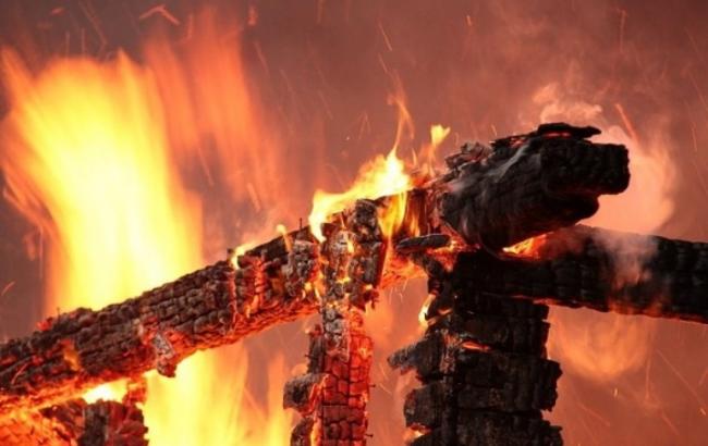 У Львівській області невідомі підпалили старовинний замок