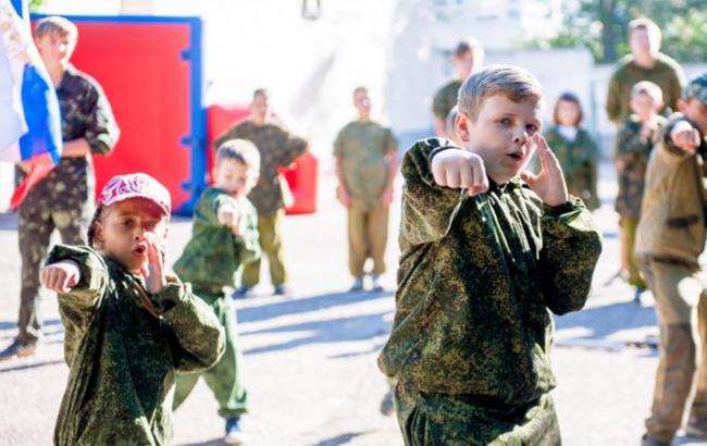 "Власти" Крыма рапортуют о "профилактике экстремизма" среди школьников