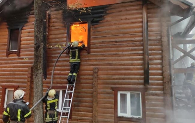 В Житомирской области загорелся гостинично-ресторанный комплекс