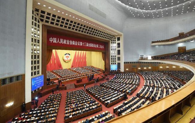 США пригрозили Китаю санкциями из-за отстранения депутатов в Гонконге