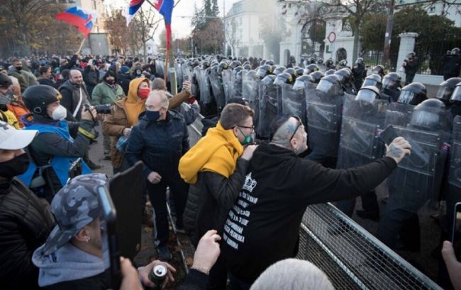 У Словаччині на акції протесту проти карантину вийшли тисячі людей