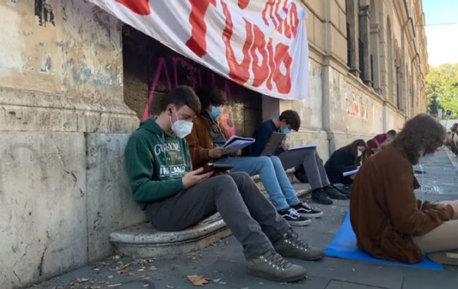 В Италии школьники провели протест против карантина