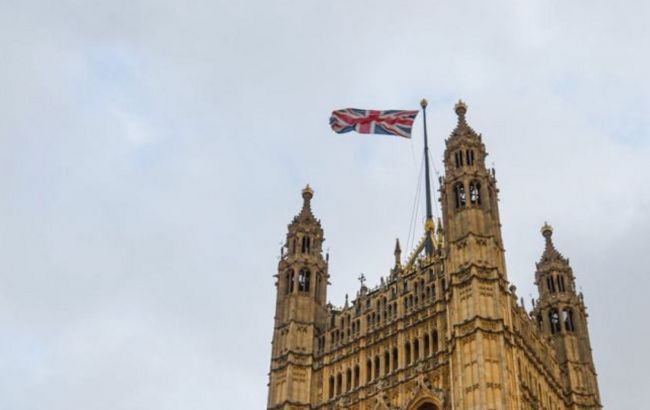 В Британии сократят время изоляции для прибывающих из-за рубежа