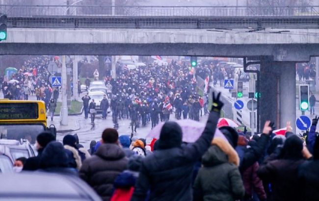 У Білорусі на недільних акціях протесту затримали майже 400 осіб