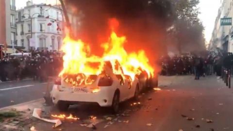 У Франції на акціях проти закону про захист поліції постраждали майже 100 силовиків