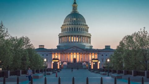 Конгресс США согласовал план поддержки экономики на 900 млрд долларов