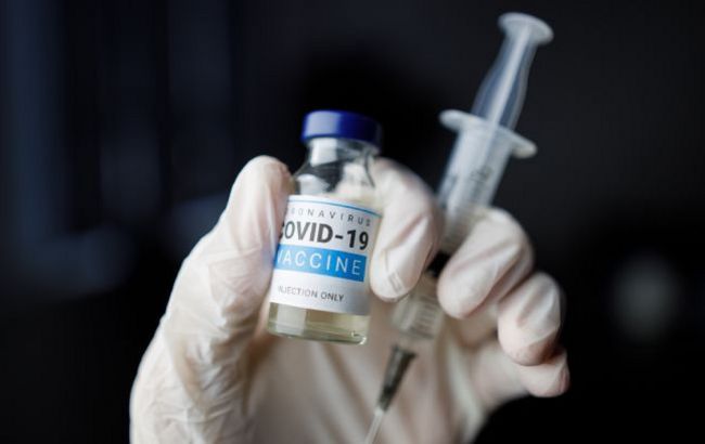 Президент подписал закон об обеспечении доступа украинцев к вакцинам от COVID-19