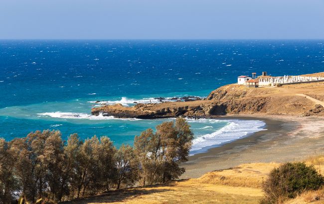 Ці вражаючі місця обов'язково потрібно відвідати на Кіпрі: водоспади, "білі гори" та Олімп