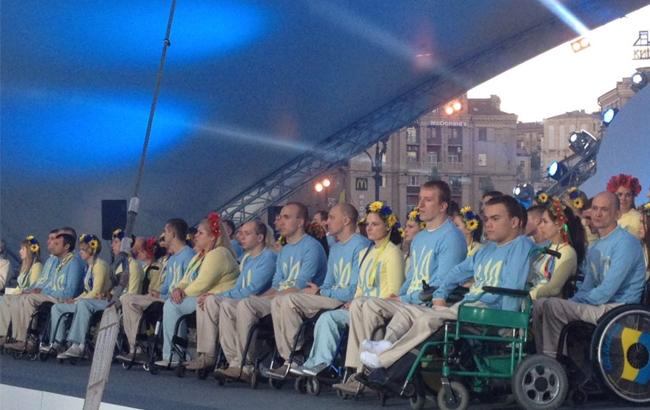 Паралимпийскую сборную Украины провели в Рио на Майдане
