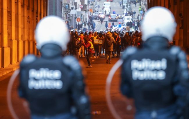 Заворушення в Брюсселі: натовп підпалив поліцейську дільницю після смерті затриманого хлопця