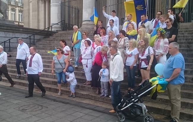 В Брюсселе поддержали Украину парадом вышиванок