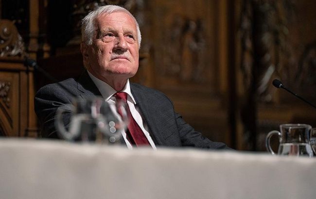 Екс-президента Чехії оштрафували за відмову носити маску