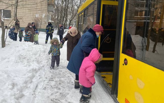 У Києві горів дитсадок, евакуювали більше 100 дітей