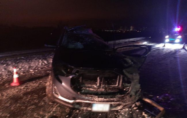 У Київській області сталась ДТП з вантажівкою, постраждали троє людей